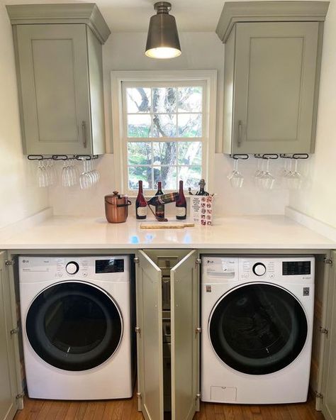 Laundry Under Kitchen Counter, Laundry Room And Bar Combo, Kitchen And Laundry Combined Ideas, Kitchen With Laundry Area, Laundry In Kitchen, Cottage Laundry, Organizing Spices, Laundry Diy, Laundry Bar