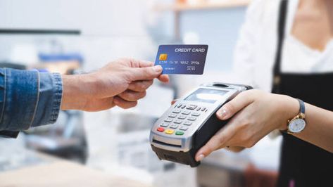 Contactless credit cards have circulated for years overseas and are finally becoming more common in the U.S. With any technology shift comes a myriad of questions: How do these cards work? Is the technology secure? Which banks issue contactless cards? Here’s our guide for everything you never kne Credit Card Fraud, Credit Card Processing, Credit Card Payment, Best Credit Cards, Good Credit, Mua Sắm, Market Research, Financial Services, Banking