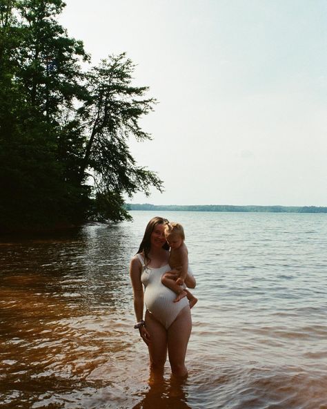 Postpartum With A Toddler, Wild Pregnancy, Mama And Baby, Two Moms Family Lgbt Aesthetic, Maternity Aesthetic, Maternity With Toddler, Pregnant Photo, Motherhood Pictures, Moms Goals