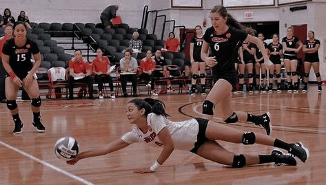 Volley Girl, Volleyball Plays, Volleyball Locker, Libero Volleyball, Volleyball Aesthetic, Volleyball Championship, Volleyball Life, Volleyball Spandex, Volleyball Stuff