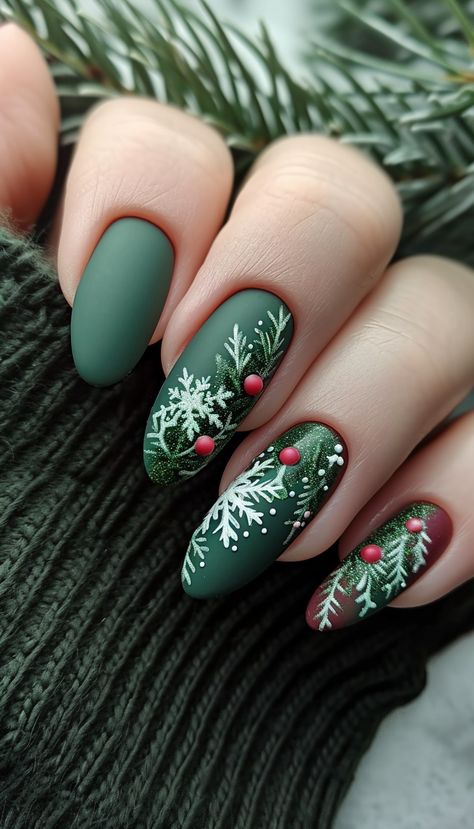 Holly Nails Design, Dainty Winter Nails, Holidays Nails Christmas, Mistle Toe Christmas Nails, Christmas Nail Art Red And Green, Airbrush Christmas Nails, Short Holiday Gel Nails, Mistletoe Nails Christmas, Christmas Nails Abstract