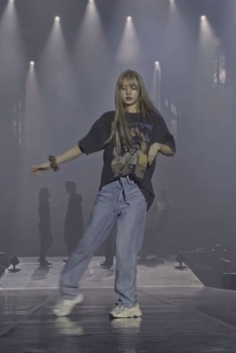 Dancing Aesthetic, Lisa Manoban, Lisa Bp, Pink Kpop, Lalisa Manobal, Dance Practice, Lisa Blackpink, Blackpink In Your Area, Blackpink Fashion