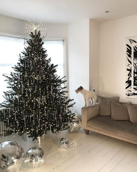 Tree Lights Christmas, Tree Ideas Christmas, Lights Christmas Tree, Christmas Tree Craft, Tree Skirt Christmas, Crystal Decorations, Christmas Tree Inspo, Ideas Christmas Tree, Tree Decorations Christmas