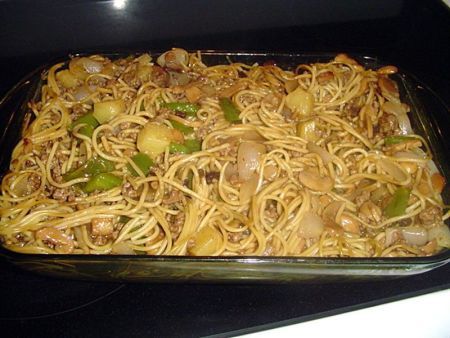 Hawaiian Spaghetti Hawaiian Spaghetti, Spaghetti Photo, Onions Recipes, Luau Food, Hawaiian Dishes, Tummy Yummy, Spaghetti Recipe, Hawaiian Food, Food O