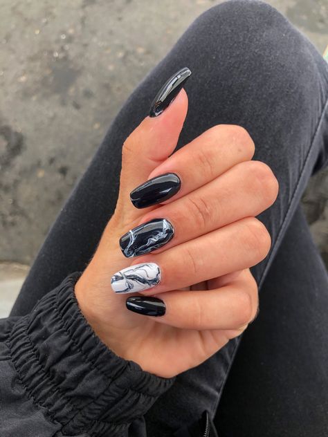 Black Marbled Nails, Black And White Marble Nails Short, Black Nail Designs Marble, Short Black Marble Nails, Black And Gray Marble Nails, Marble Black Nails, Short Nails Marble, Black Marble Nail Art, Marble Short Nails