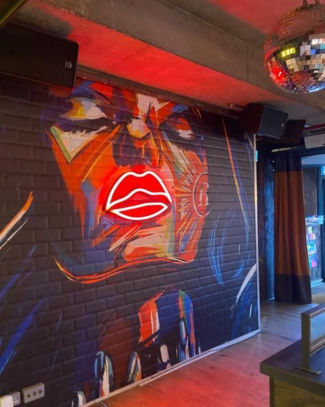 Bar Graffiti Wall Murals, Bar Murals, Artist Techniques, Lounge Interiors, Lounge Club, Bar Interior Design, Bar Interior, Cafe Interior Design, Gym Design