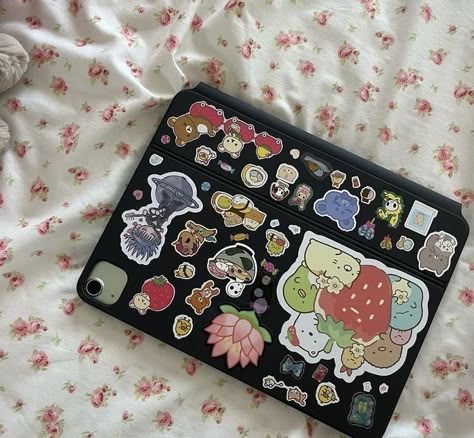 Aesthetic Canvas Student Dashboard, Decorated Chromebook, Decorate Ipad Case, Ipad Decorations, Ipad Case Stickers, Ipad Customization, Diy Cases, Apple Ecosystem, Sticker Deco