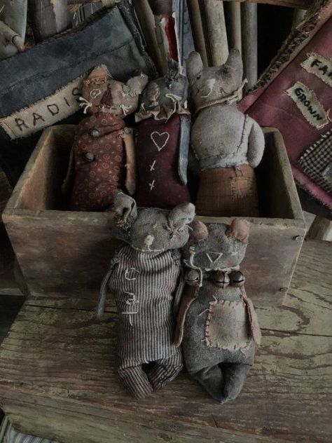 Farm Basket, Farm Cat, Primitive Design, Primitive Fall, Folk Art Dolls, Craft Booth, Primitive Folk Art, Primitive Decorating Country, Primitive Crafts