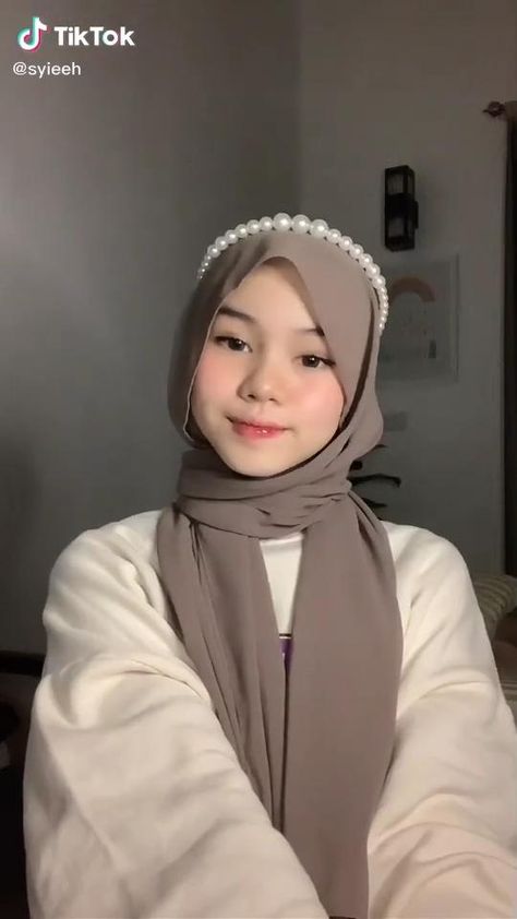 Pashmina Pake Topi, Tutorial Hijab Pashmina Pake Topi, Tutorial Pasmina Crinkle, Toturial Tudung Shawl, Hijab Styles For School, Tutorial Pasmina, Pashmina Tutorial, Tutorial Tudung, Tutorial Hijab Pashmina