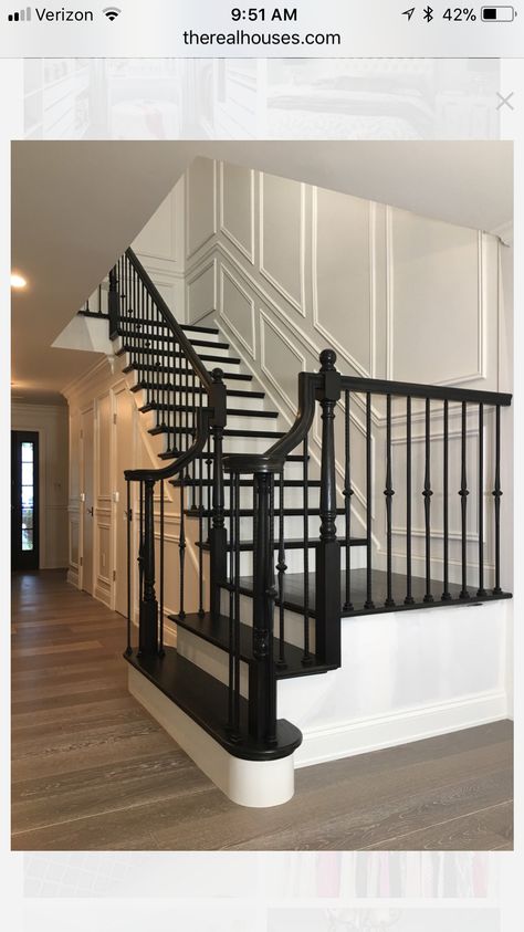 Staircase Color, Painted Stair Railings, Black Stair Railing, درابزين السلم, Black Staircase, Interior Stair Railing, Stairs Renovation, Wrought Iron Stair Railing, White Staircase