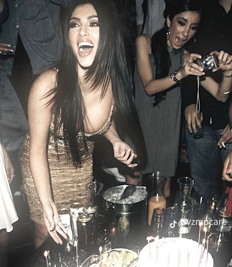 Money Moves, Kim K, Kim Kardashian, Happy Birthday, Queen, Money, Birthday