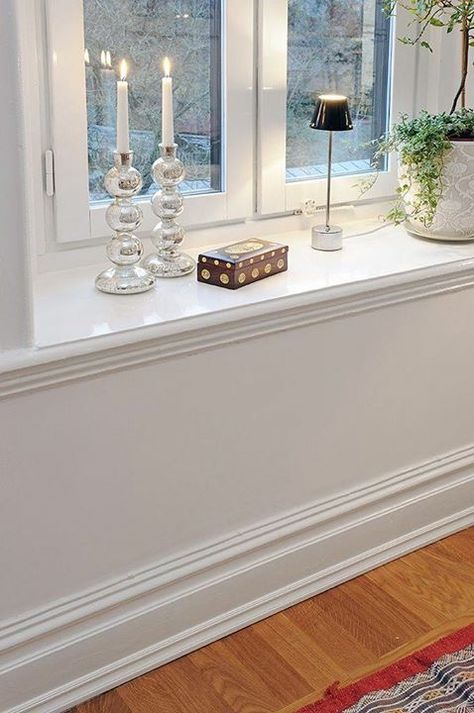 Window Ledge Decor Living Room, Window Ledge Ideas, Window Ledge Decor, Bay Window Decorating Ideas, Bay Window Decor, Townhome Decorating, Ledge Decor, Window Sill Decor, Kitchen Centerpiece