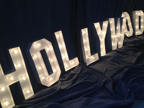 Vintage Hollywood Prom, Prom Theme Decorations, Old Hollywood Prom, Old Hollywood Decor, Old Hollywood Party, Old Hollywood Theme, Hollywood Birthday Parties, Hollywood Decor, Homecoming Themes