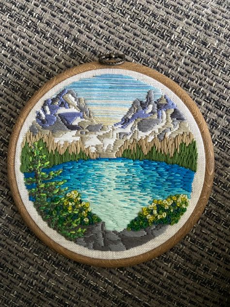 Embroidery Lake Scene, Sulaman Landskap, Embroidery Landscape, Polymer Clay Painting, Embroidery Stitches Beginner, Embroidery Hoop Crafts, Cloth Dolls Handmade, Hand Embroidery Projects, Thread Painting