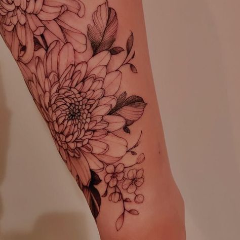 November Birth Flower Chrysanthemum 5 Mum Flower Tattoo, Mum Flowers Tattoo, Chrysanthemum Tattoos, Birth Flower Tattoo Ideas, Mum Flowers, November Flower, Flower Chrysanthemum, Mum Flower, November Birth Flower