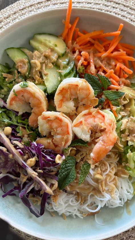 This shrimp spring roll salad is sending me into summer mode. Filled with shredded lettuce, cabbage, carrots and cucumbers I made a super… | Instagram Spring Roll Cucumber Salad, Shrimp Cucumber Salad, Summer Roll Salad, Summer Roll Bowl, Peanut Sauce Dressing, Peanut Shrimp, Carrots And Cucumbers, Spring Roll Salad, Filling Salads