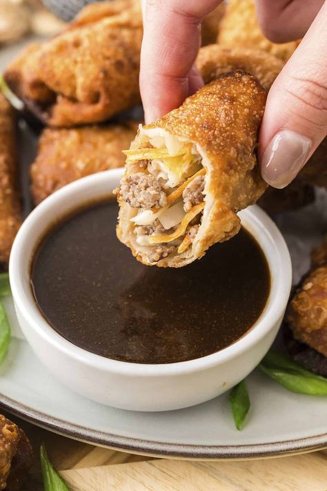 Easy Pork Egg Rolls, Pork Egg Rolls Recipe, Sausage Egg Roll, Egg Roll Dipping Sauce, Deep Fried Egg Rolls, Pork Egg Roll Recipes, Egg Roll Recipe, Hand Held Food, Egg Rolls Recipe