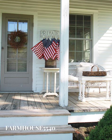 ❤️🇺🇸❤️ #farmhouse5540 #farmhouse #simplefarmhousestyle #thankful #thankyoutothosewhoserve #america #americana #mycountryhome Fourth Of July Front Porch Decor, 4th Of July Lake, Fourth Of July Front Porch, Blue Door House, Farmhouse Front Door Decor, Country Front Door, Cottage Front Doors, White Front Door, Red Front Door