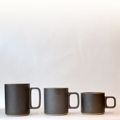 Hasami Collection Japanese Scandinavian, House Essentials, Scandinavian Decor, Dining Accessories, Black Mug, Apartment Inspiration, Ceramic Design, Office Accessories, Apartment Decor