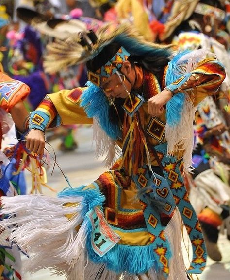 grass dancer | Grass dancer Grass Dancer, Grass Dance Outfits, Powwow Dancers, Rock Drawing, Native Beauty, Native Clothing, Native American Dance, Native American Spirituality, Powwow Regalia