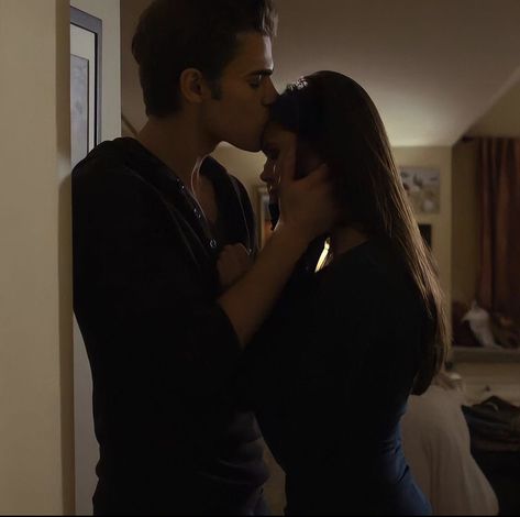 Stefan Salvatore And Elena Gilbert, Elena And Stefan, Stefan Elena, Tvd Dr, Paul Wesley Vampire Diaries, Lost Film, Vampire Diaries Movie, Vampire Diaries Stefan, Vampire Diaries Guys