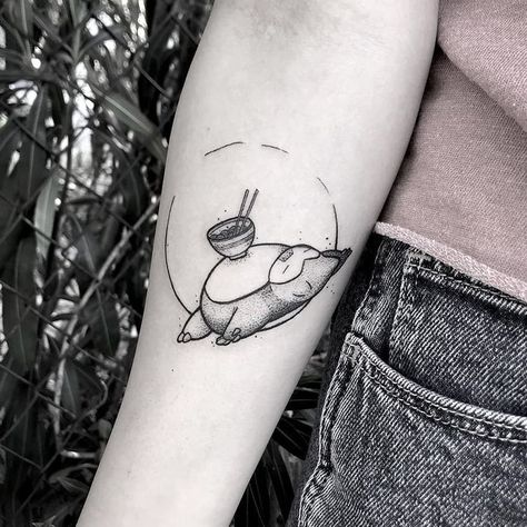 💤 Sleepy Snorlax tattoo by @danaexlynn for today's penultimate #pokemonday post! Thanks Danae! Small Snorlax Tattoo, Snorlax Tattoo, Bean Tattoo, Yugioh Tattoo, Tatuaje Studio Ghibli, Pixel Tattoo, Nerd Tattoos, Pikachu Tattoo, Pokemon Tattoos