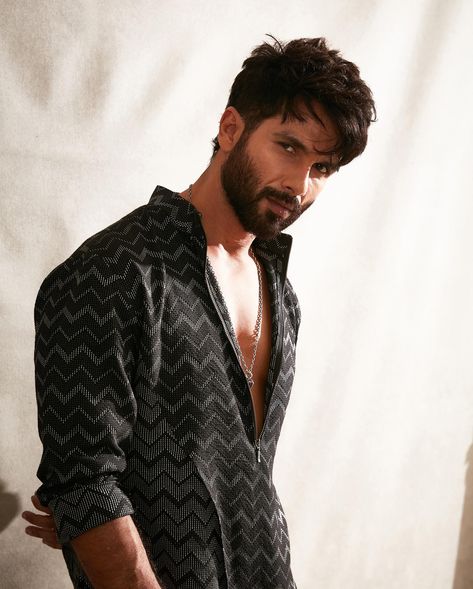 <p>Be it rom-com or thrillers, Shahid Kapoor can ace every genre and he has proved it with his impressive body of work. Initially in his career, the actor won hearts</p> <p>The post <a rel="nofollow" href="https://www.bollywoodbubble.com/bollywood-news/shahid-kapoor-reacts-on-comparison-with-shah-rukh-khan/">Shahid Kapoor calls comparison with Shah Rukh Khan as the ‘worst thing’, says, ‘That’s a very unhealthy thing which happens’</a> appeared first on <a rel="nofollow" href="http... Aditya Kashyap, Silent Boy, Dapper Gentleman Style, Photography Men, Handsome Celebrities, Men Hairstyle, Mens Photoshoot Poses, Portrait Photography Men, Shahid Kapoor