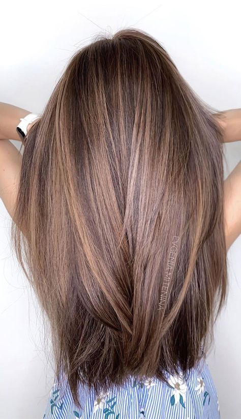 Medium Brown With Light Brown Highlights, Expensive Brown Balayage, Brown Hair Light Balayage, Teasy Lights Brunette Straight Hair, Salted Caramel Hair Balayage, Light Brown Hair No Blonde, Partial Honey Highlights, Balayage Hair Medium Brown, Brown Hair With Simple Highlights