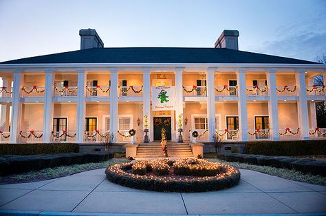 Kappa Delta House at dusk with Christmas lights Sorority Row, Frat House, Delta House, Out Houses, Kappa Delta Sorority, Recruitment Ideas, Hail State, Sorority Ideas, Delta Girl