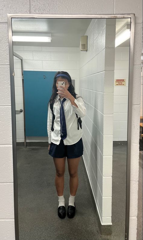 Private School Aesthetic Girl Outfit, Cute Uniform Aesthetic, Cute Highschool Uniforms, Styling Uniforms Ideas, Uniform Accessories School, School Woman Aesthetic, School Asthetics Uniform, Girl Uniform Outfits Private School, Preppy Uniform Aesthetic