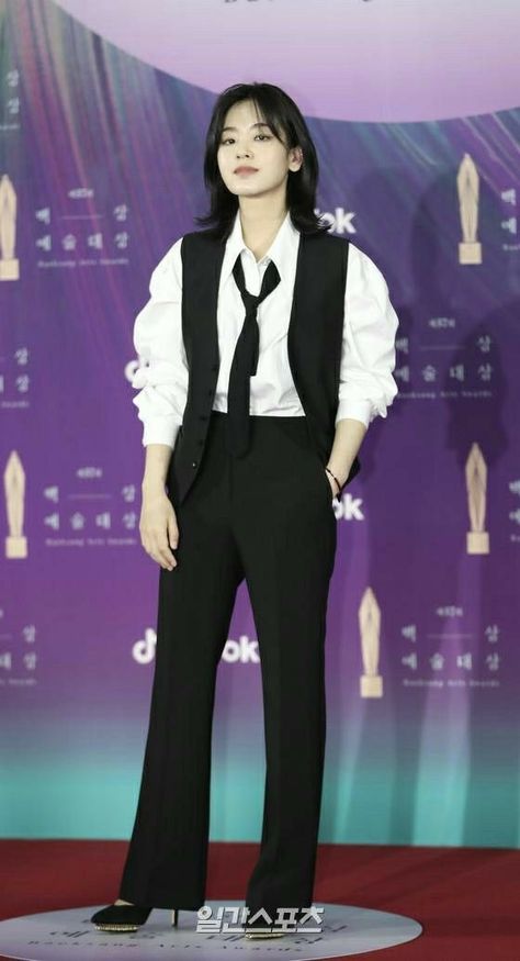 Kpop Women In Suits, Tomboy Dresses Prom, Asian Women In Suits, Prom Outfits For Tomboys, Tomboy Prom, Women In Suits Tomboys, Tomboy Suit, Lee Jooyoung