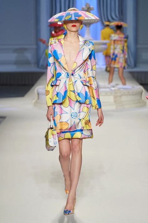 Spring 2023 Ready To Wear, 2023 Ready To Wear, Spring Fashion Trends, Print Trends, Spring 2023, Milan Fashion, Primavera Estate, Evening Wear, Moschino