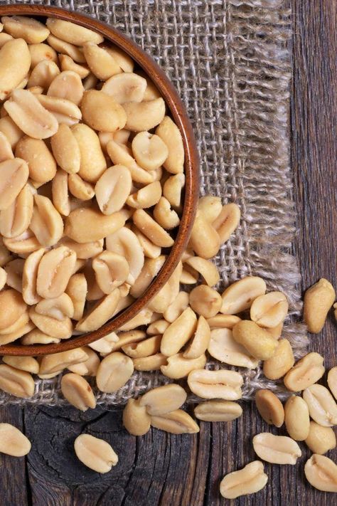 Spicy Peanuts Recipe, Peanut Benefits, Low Gi Foods, Raw Peanuts, Peanut Recipes, Unhealthy Snacks, Carbohydrates Food, Spicy Peanuts, Fiber Rich Foods