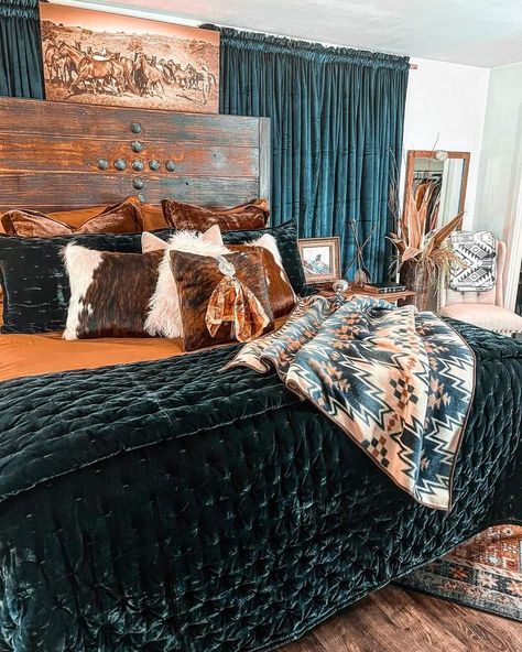 Western Closet Room Ideas, Cowgirl House, Western Boho Bedroom, Aztec Bedroom, Ranch Bedroom, Western House, Western Bedrooms, Ranch House Decor, Velvet Bedspread