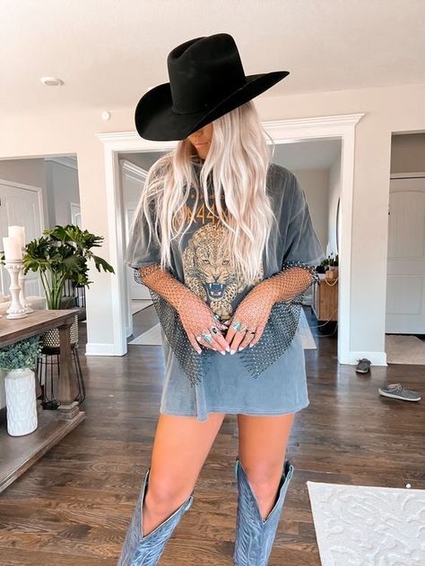 Cowboots And Dresses, Cowboots Outfits Summer, Comfortable Cute Summer Outfits, Country Western Outfits Curvy, Rodeo Outfits 2023, Fashion Western Outfits, Country Bar Outfit Night Plus Size, Matt Rife Outfit Ideas, Cowgirl Brunch Outfit