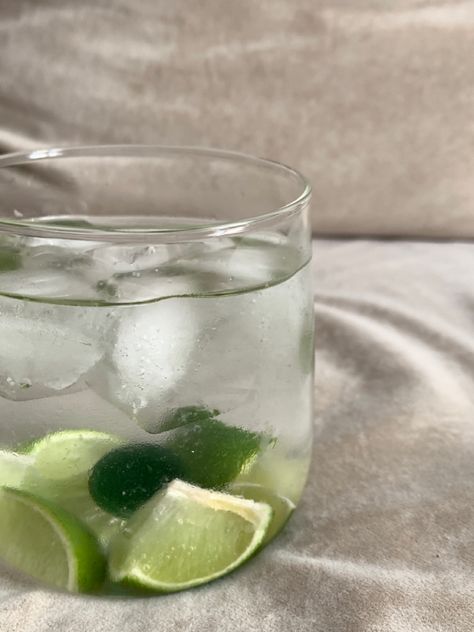 #aesthetic #drink #lime #refreshing #fresh #recipe #recipeoftheday #drinking #itgirl #wellness #health Refreshing Drinks Aesthetic, Fresh Drinks Summer, Fresh Recipe, Clean Drink, Aesthetic Drink, Lime Drinks, Drink Aesthetic, Fresh Drinks, Fancy Drinks