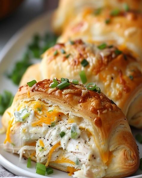 Crescent Chicken, Rolled Chicken Recipes, Chicken Crescent Rolls, Chicken Roll Ups, Chicken Rolls, Crescent Roll Recipes, Baked Pork Chops, Quick Easy Dinner, Pork Tenderloin Recipes