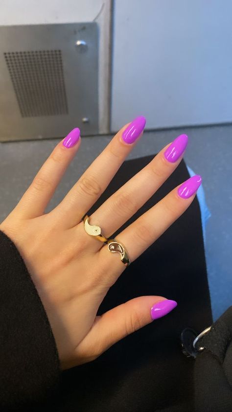 Bright Purple Almond Nails, Bright Purple Acrylic Nails, Solid Color Almond Nails, Bright Purple Nails, Sns Nails Colors, Gel Toe Nails, Purple Acrylic Nails, Gothic Nails, Grunge Nails