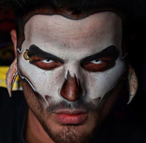 Voodoo Makeup, Mens Halloween Makeup, Voodoo Costume, Horror Ideas, Halloween Make-up Looks, Makeup Scary, Witch Makeup, Makeup List, Halloween Makeup Scary