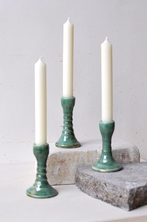 In this video I will show you how I make ceramic candlesticks! This ceramic candlestick DIY is a great project for intermediate potters. If you want to take your pottery to the next level, or are looking for some festive crafts this christmas, let's get muddy! Diy Candle Stick Holder, Clay Candle Holders, Diy Candle Sticks, Pottery Candle Holder, Clay Candle, Pottery Candle, Pottery Videos, Pottery Handbuilding, Diy Ceramic