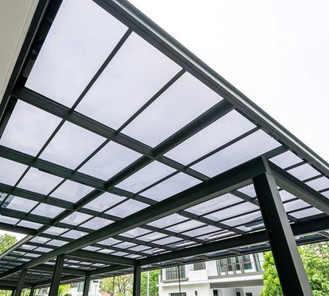 Proper Installation of polycarbonate pergola roofing sheets. Polycarbonate Pergola, Metal Roof Tiles, Polycarbonate Sheet, Steel Tiles, Rooftop Design, Carport Designs, Roof Trusses, Roof Installation, Metal Tile