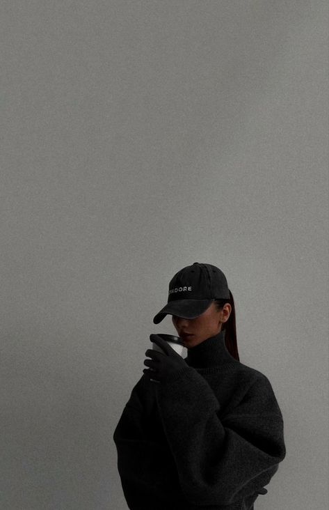 Faceless Dark Aesthetic, Faceless Woman Aesthetic, Faceless Aesthetic Pictures, Poses With Coffee, Faceless Pics Aesthetic, Warm Outfit Ideas, Faceless Photos, Faceless Pics, Faceless Aesthetic