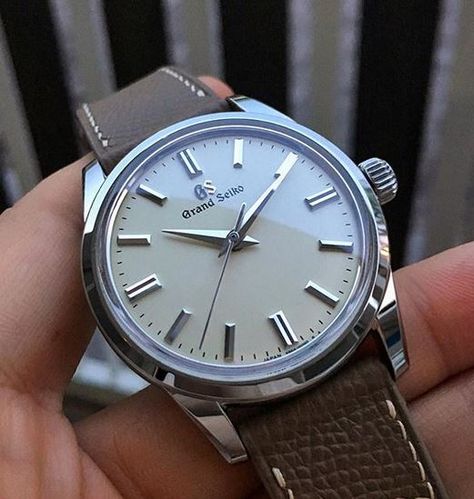 Grand Seiko SBGW231 Seiko Dress Watches For Men, Grand Seiko Sbgw231, Seiko Dress Watch, Watch Aesthetic, Seiko Mod, Boys Watches, Grand Seiko, Seiko Presage, Dream Watches