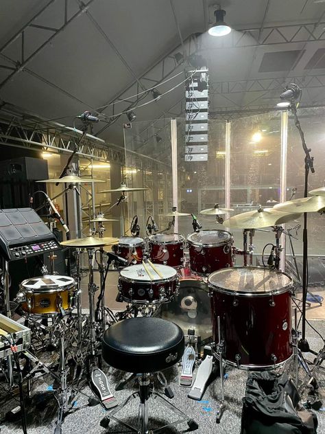 Drum Set Aesthetic, Drum Studio, Drum Room Ideas, Drum Cage, Drums Wallpaper, Drums Artwork, Drums Studio, Drum Room, Drums Sheet