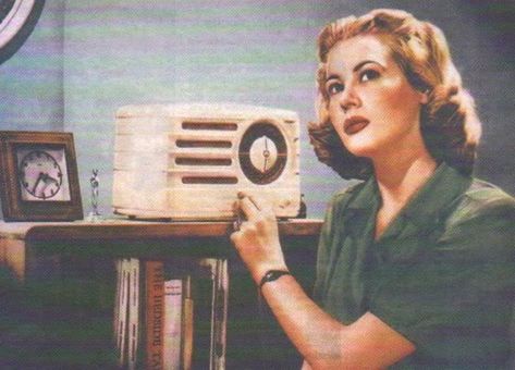 Radio Drama, Radio Vintage, Tv Advertising, Old Time Radio, Dab Radio, Welcome To Night Vale, Night Vale, Antique Radio, Old Radios