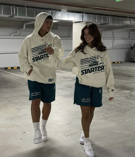 Outfit Pareja, Sara Cameron, Fashion For School, Nyc Fashion Winter, Couple Streetwear, Couple Outfits Matching, Streetwear Couple, Couple Matching Outfits, Couple Fits