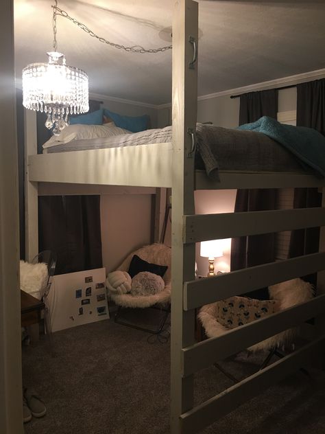 Small Room With Loft Bed, Teen Girl Loft Bedroom Ideas, Bed Lofts For Small Rooms, Girl Loft Beds, Queen Loft Bed Diy, Loft Room Decor Ideas, Loft Bed Room Ideas, Loft Bed Ideas For Small Rooms Diy, Loft Beds For Small Rooms Teenagers