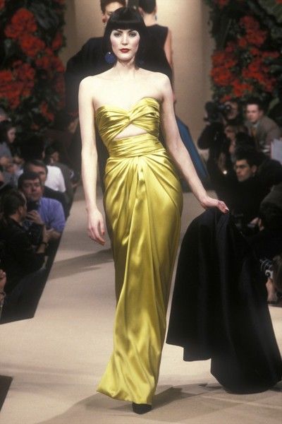 1998 Couture, Yves Saint Laurent Dress, Yves Saint Laurent Paris, Yves Saint Laurent Couture, Saint Laurent Dress, Original Supermodels, Runway Outfits, Hacks Clothes, Formal Outfits