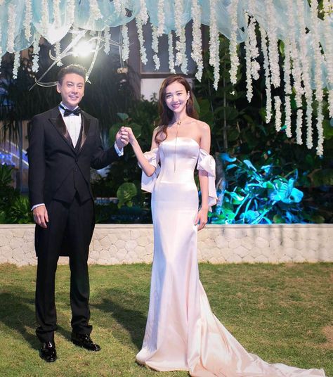 Chinese actor, Ken Chu and his bridal Wenwen Han, chose LANYU's wedding gown. Wenwen Han, Ken Chu, Jerry Yan, Karate Girl, Sheath Wedding Dress, Mermaid Formal Dress, Wedding Gowns, Formal Dresses, Actors