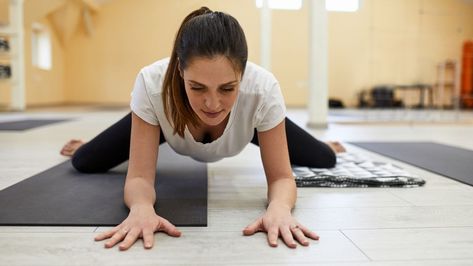 Frog Pose Yoga, Yoga For Knees, Frog Pose, Popular Yoga Poses, Beginner Pilates, Hip Opening Yoga, Pilates Reformer Exercises, Sciatica Exercises, Sciatica Relief